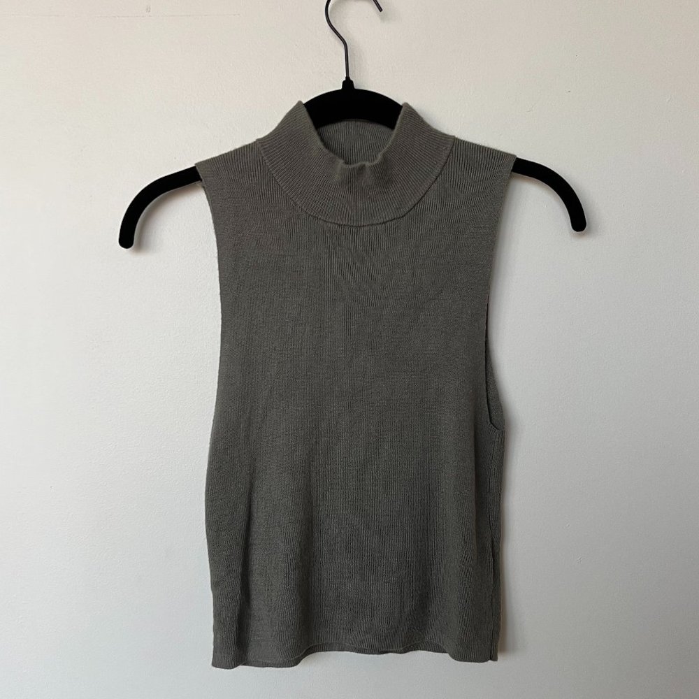 Mock neck Crop Top